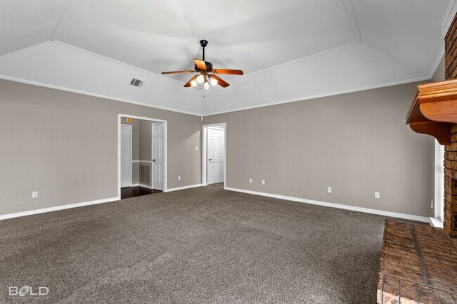 Building Photo - 2542 Spruce Dr