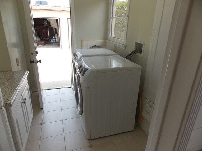 LAUNDRY ROOM - 6201 Commodore Sloat Dr