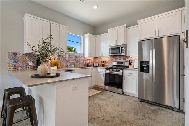 Building Photo - 6301 Santos St