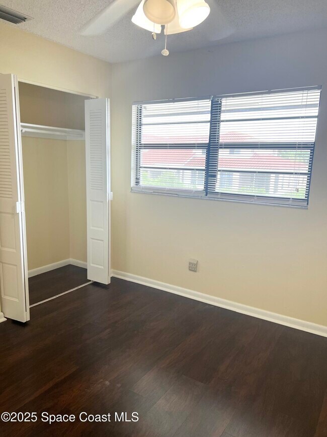 Building Photo - 200 St Lucie Ln