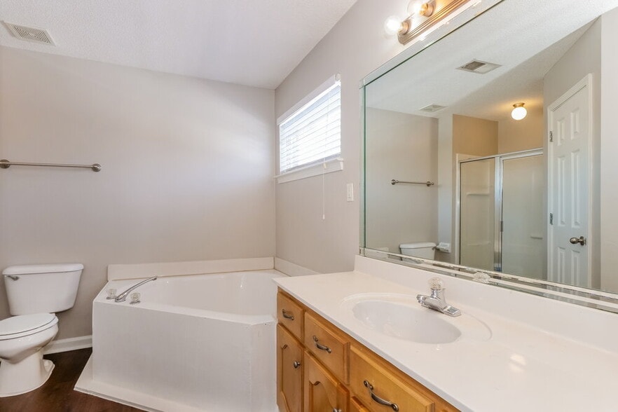 Building Photo - 9882 Wynngate Dr