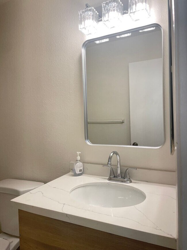 Building Photo - Stylish 3-Bedroom Retreat in the Highly De...