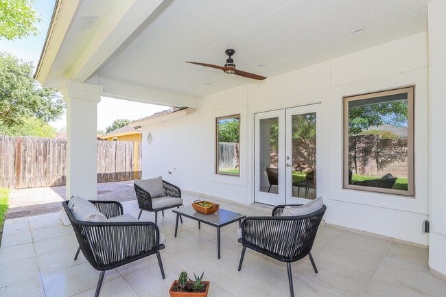 Building Photo - 306 Cinnamon Teal Loop