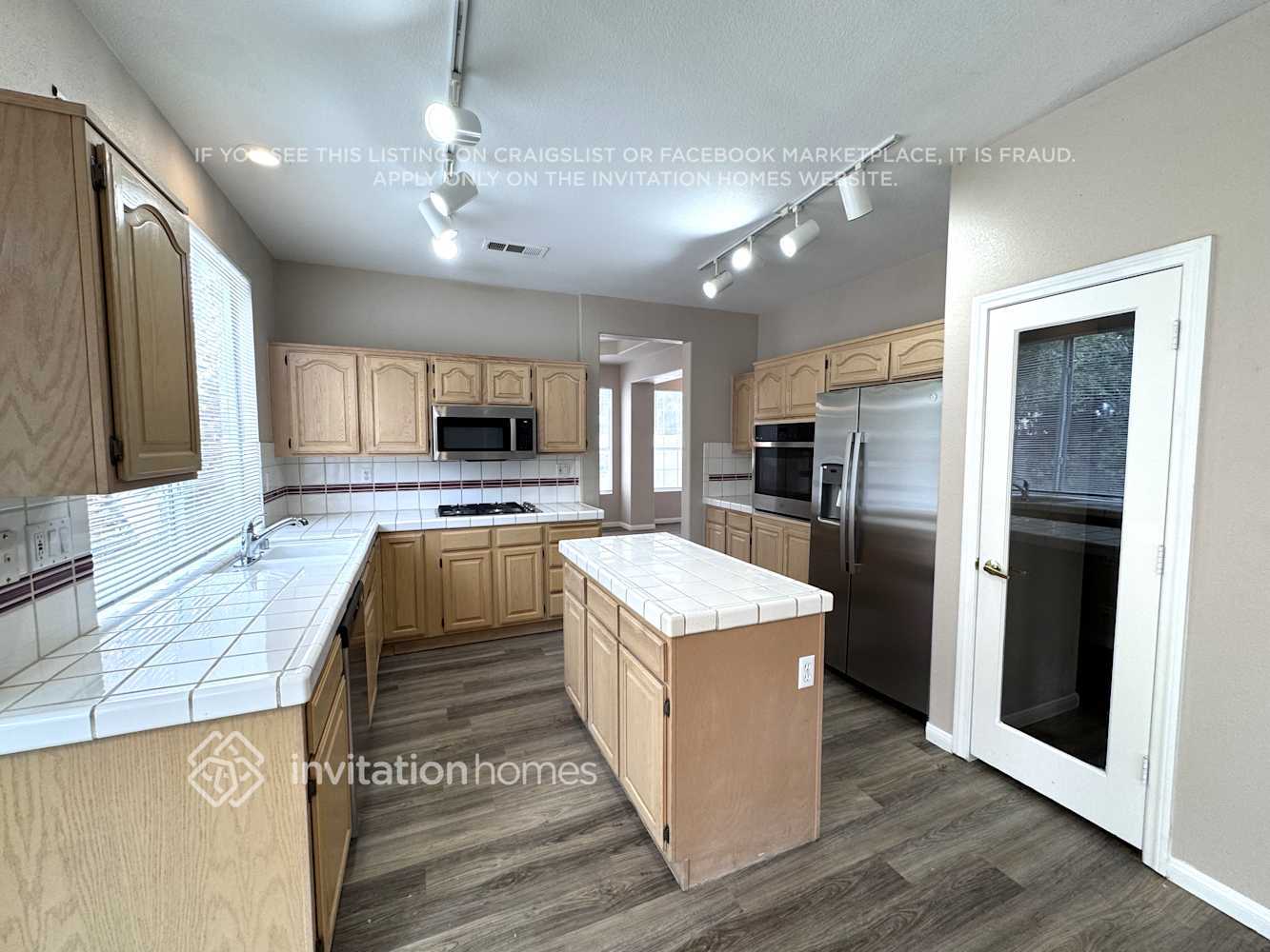 Building Photo - 9308 Jadecrest Dr