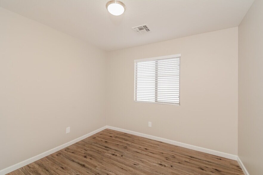 Building Photo - 13006 W Mandalay Ln