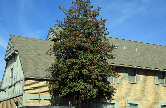 Building Photo - The Crossing at Southern Hills