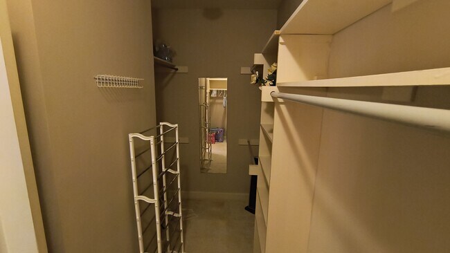 Building Photo - 423 Brightwood Dr