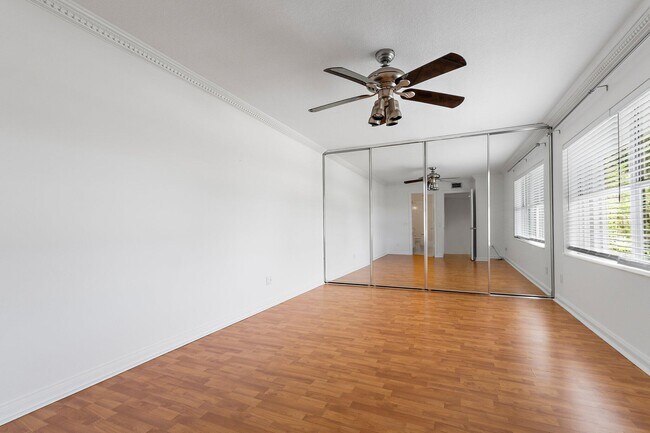 Building Photo - 2406 SW Danbury Ln