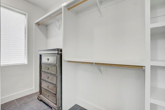 Building Photo - 4703 Louis Ave