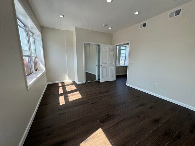 Building Photo - 565 West Side Ave