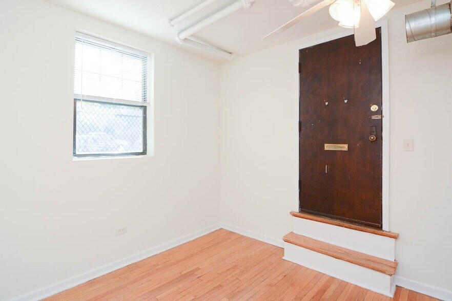 Building Photo - 3909 N Janssen Ave