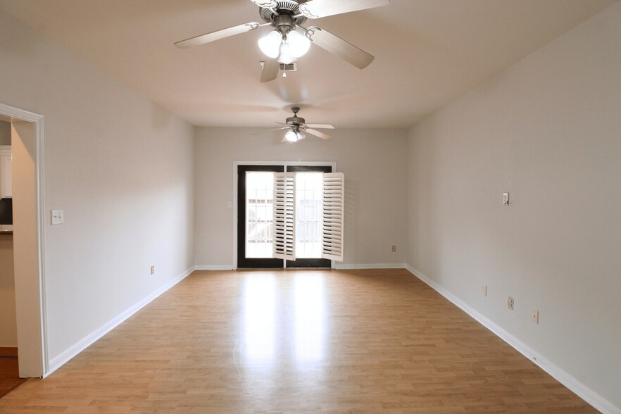 Building Photo - 2445 Monarch Dr