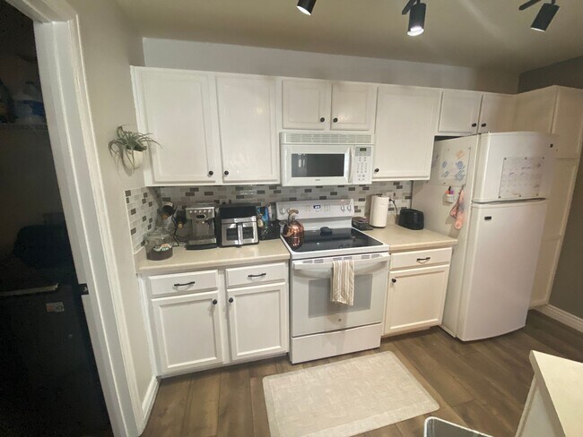 Building Photo - 5745 N Genoa Way