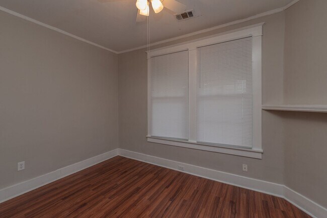 Building Photo - 4 bed/2 bath single-family home for lease ...