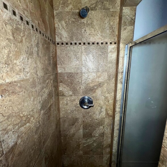 Building Photo - 1601 Jacaman Rd