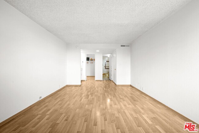 Building Photo - 10535 Wilshire Blvd
