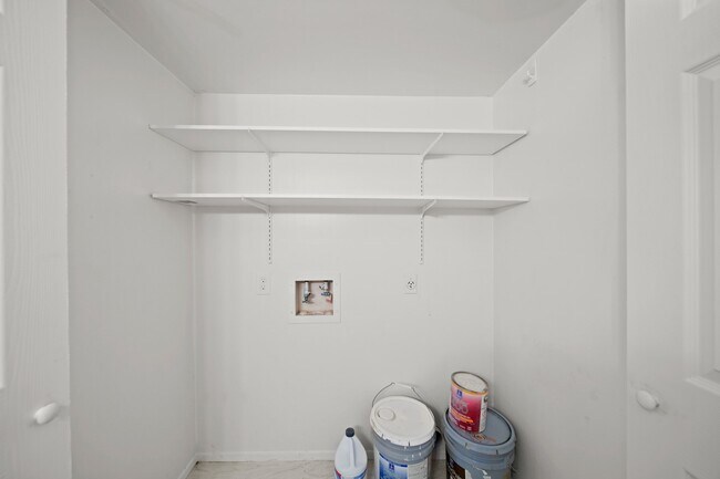 Building Photo - 11650 Village Pl Dr