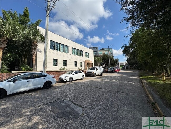 Building Photo - 528 Selma St