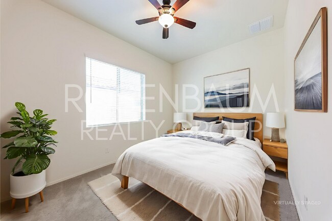 Building Photo - Stunning 4-bedrooms, 3-baths home in the h...