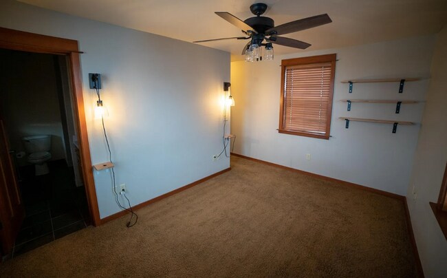 Building Photo - Gorgeous Single Family Home for Rent in Valley West Neighborhood! Near parks and ponds!