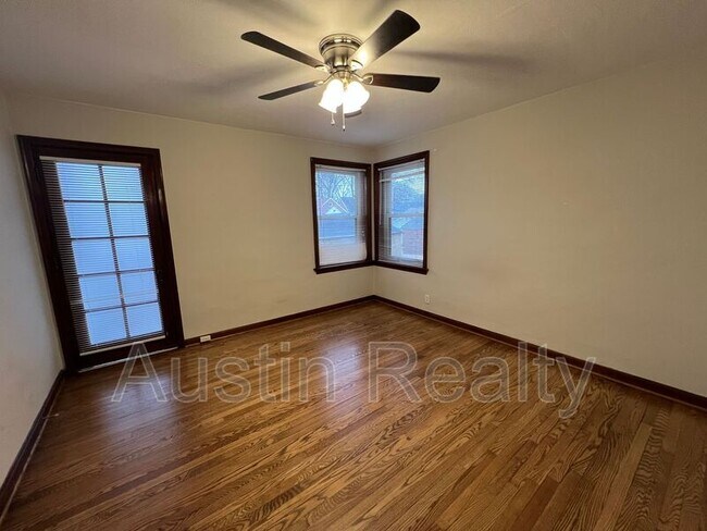 Building Photo - 6360 Sutherland Ave