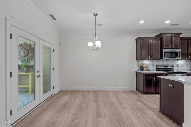 Building Photo - 633 Democracy St