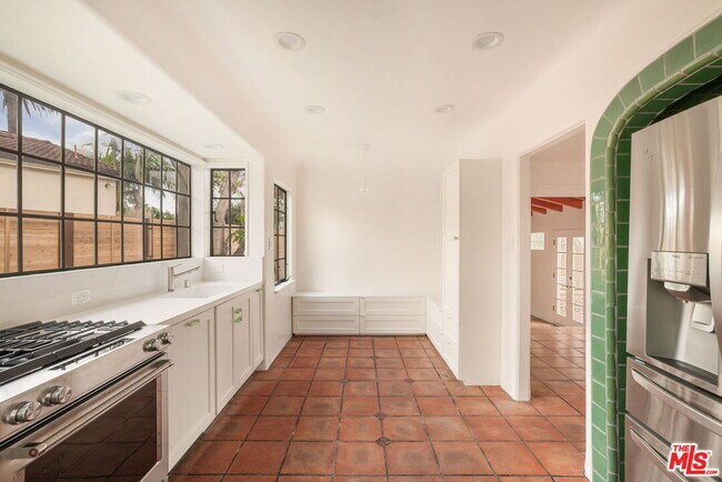 Building Photo - 2228 Prospect Ave