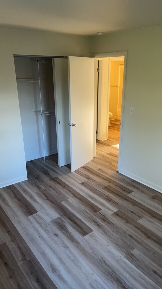 Building Photo - 3043 Regent St