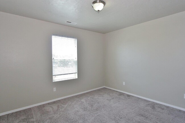 Building Photo - 769 S Beaver Creek Way