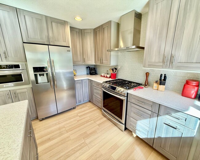 Building Photo - SEASONAL OCEANFRONT HOME