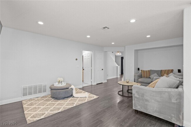 Building Photo - 2932 Whalers Cove Cir