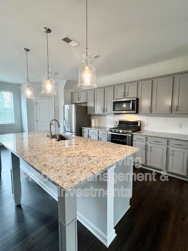 Building Photo - 6985 Waterstone Dr