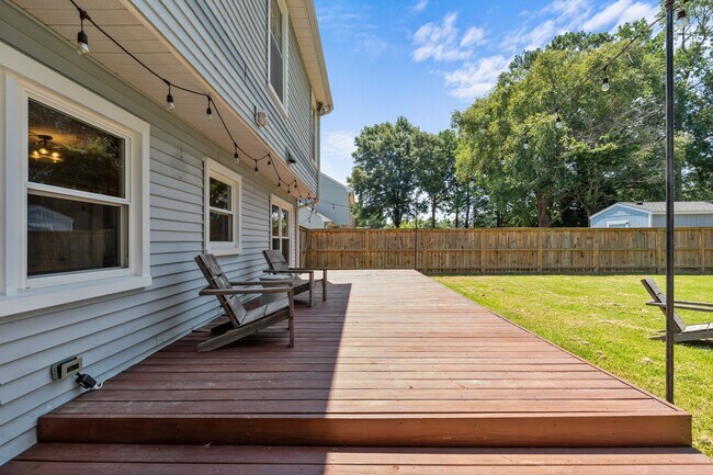 Building Photo - 745 Helmsdale Way