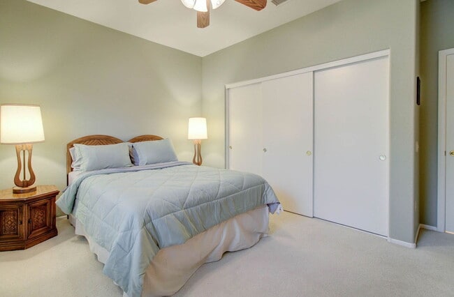 Building Photo - 15567 W Coral Pointe Dr