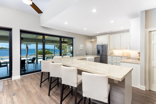 Building Photo - 3501 SE Kubin Ave