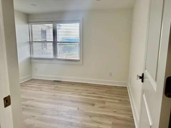 Building Photo - 2846 Appleton Ave