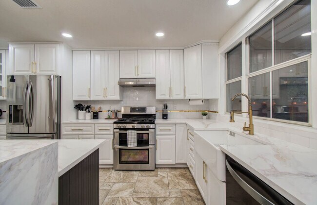 Building Photo - 35 Alden Glen Dr