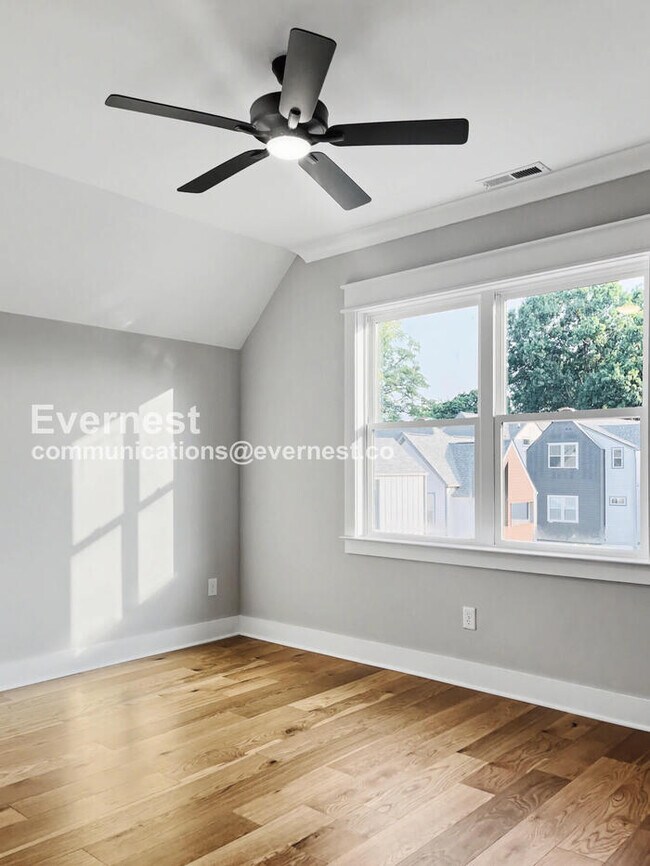 Building Photo - 121 Lucile St