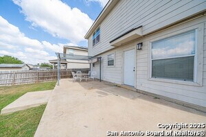 Building Photo - 423 Golden Walk