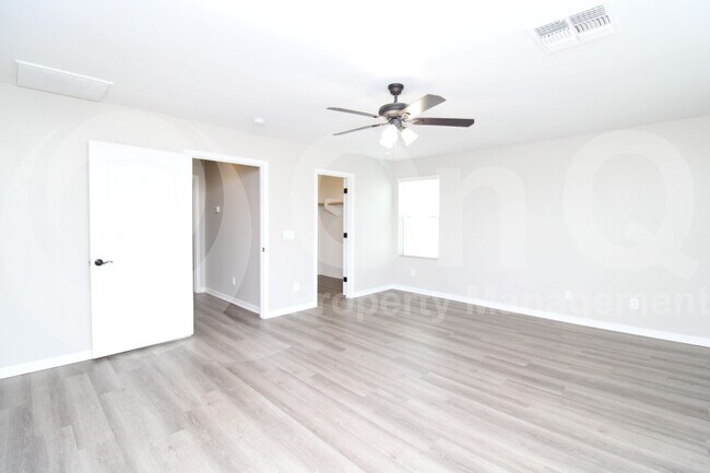 Building Photo - 947 S Utilis Dr