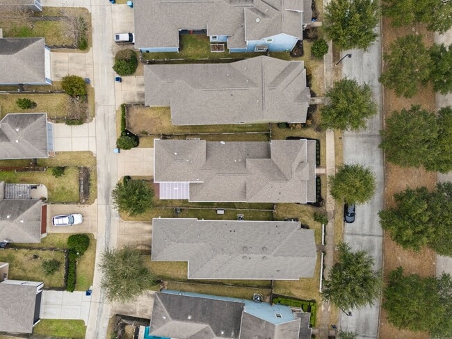 Building Photo - 17019 Seminole Ridge Dr