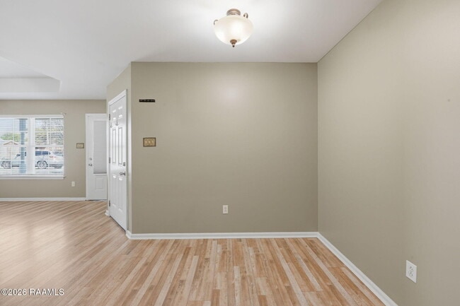 Building Photo - 1422 Southport Blvd