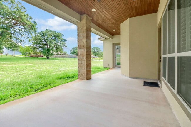 Building Photo - "Charming 4-Bed Oasis with Granite Touches & Cozy Fireplace in Floresville!"