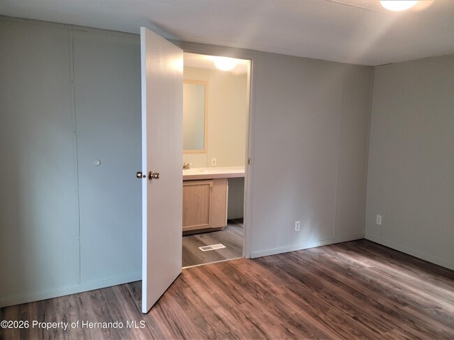 Building Photo - 5323 S Knobhill Terrace