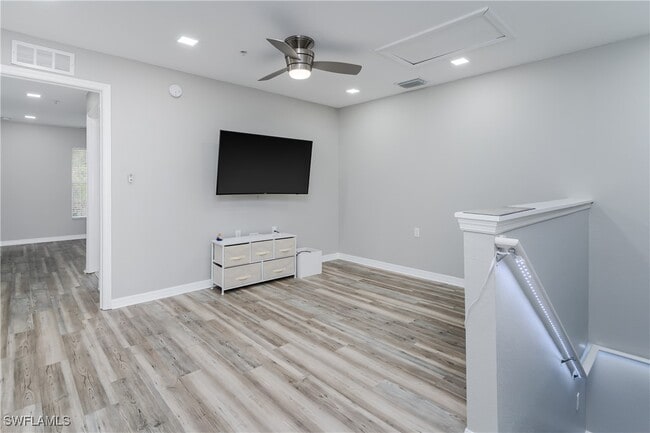 Building Photo - 9080 Gervais Cir