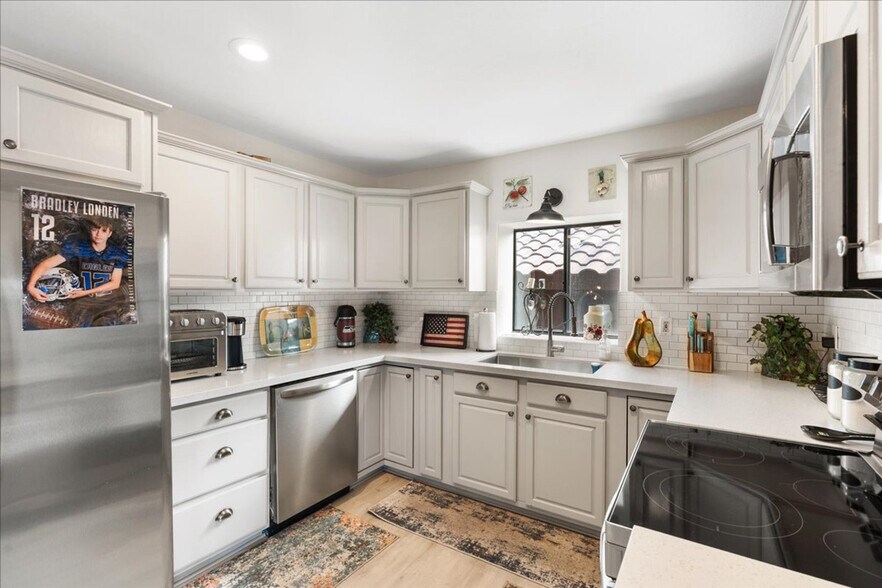 Building Photo - 2402 Desert Willow Dr