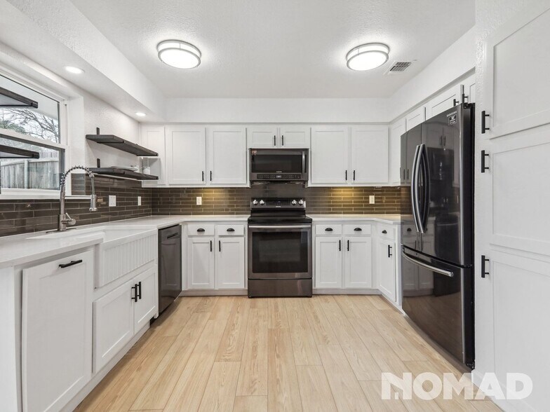 Building Photo - 2138 Pecos Dr