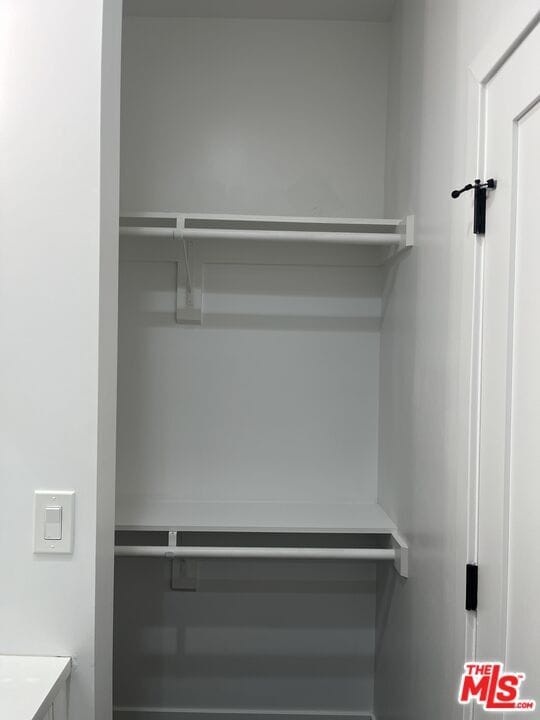 Building Photo - 212 E 29th St