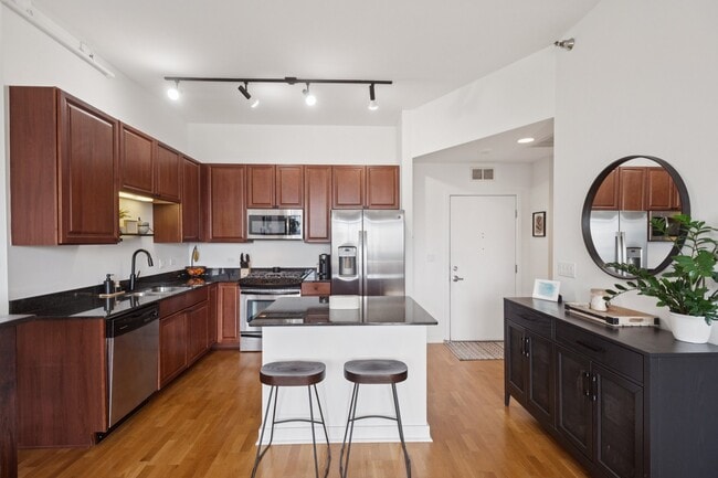 Building Photo - 901 W Madison St