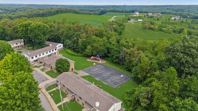 Building Photo - 2BR Townhouse in Midland, PA! With Central...